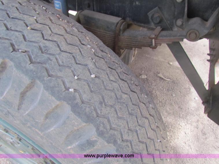 image for item B7057 1989 PSI MB4 tow tractor