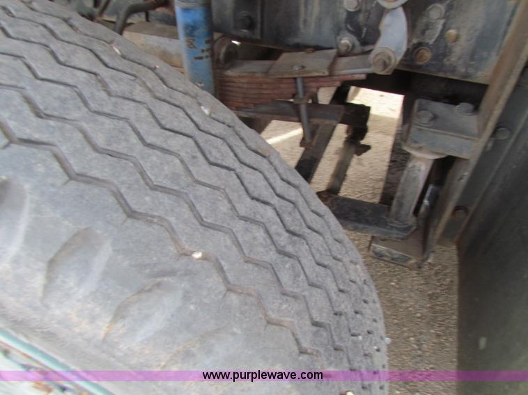 image for item B7057 1989 PSI MB4 tow tractor