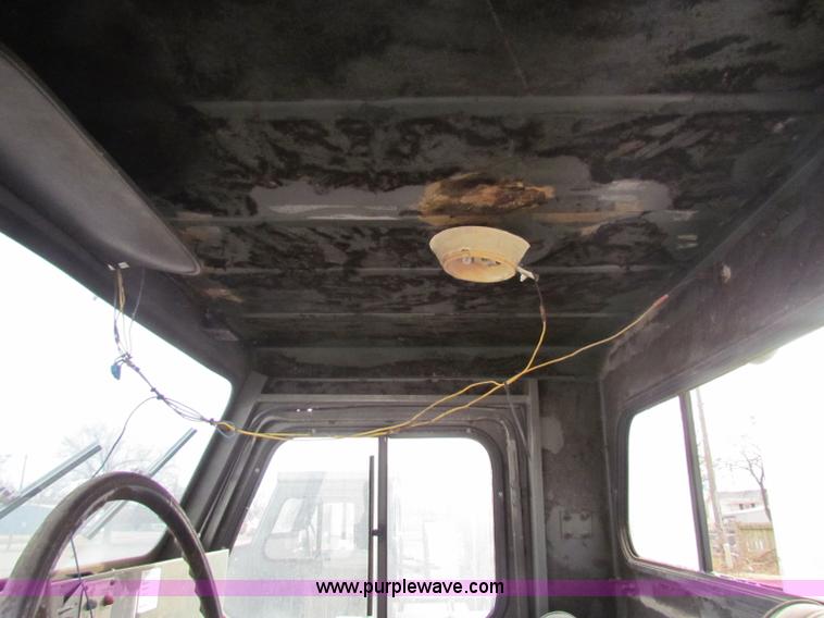 image for item B7058 1989 PSI MB4 tow tractor