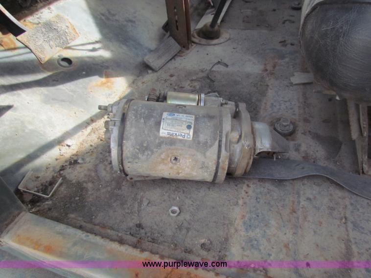 image for item B7058 1989 PSI MB4 tow tractor