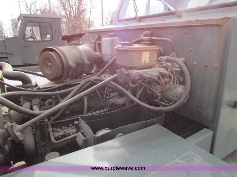 image for item B7058 1989 PSI MB4 tow tractor