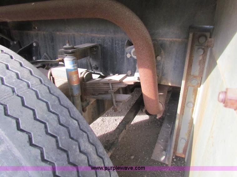 image for item B7058 1989 PSI MB4 tow tractor