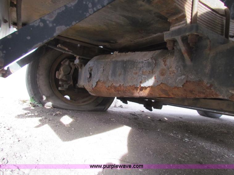 image for item B7058 1989 PSI MB4 tow tractor