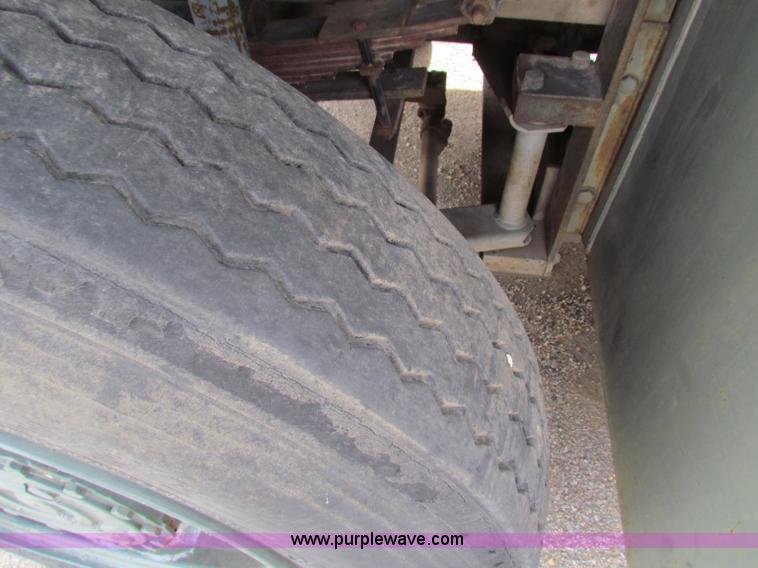 image for item B7058 1989 PSI MB4 tow tractor