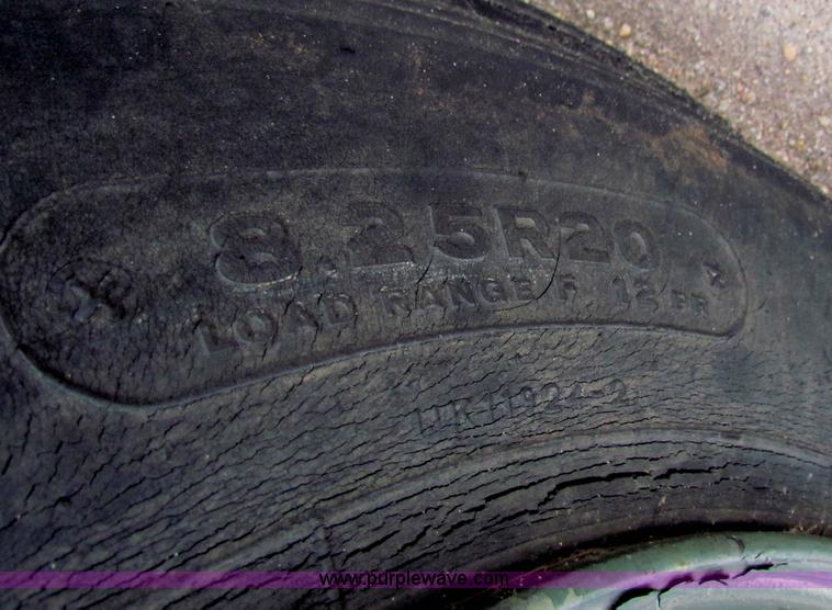 image for item B7058 1989 PSI MB4 tow tractor