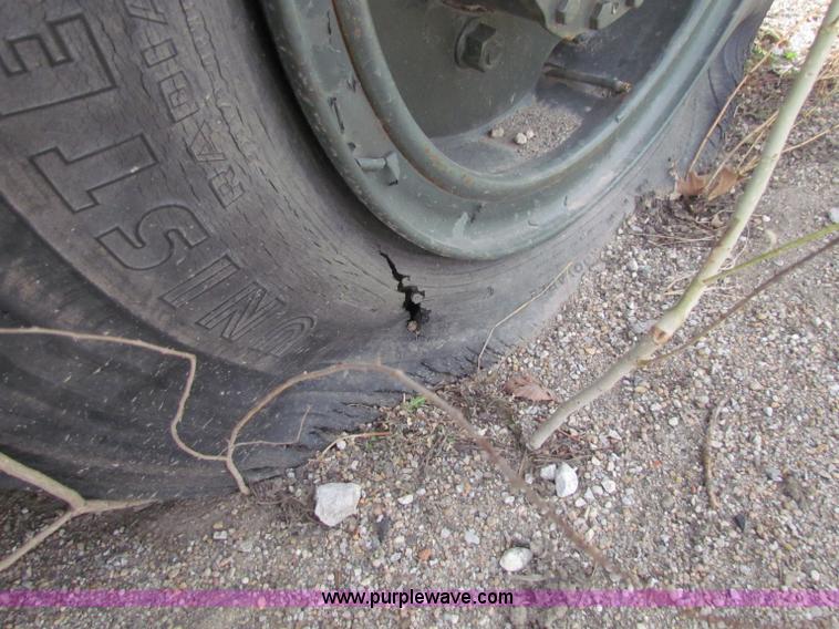 image for item B7058 1989 PSI MB4 tow tractor