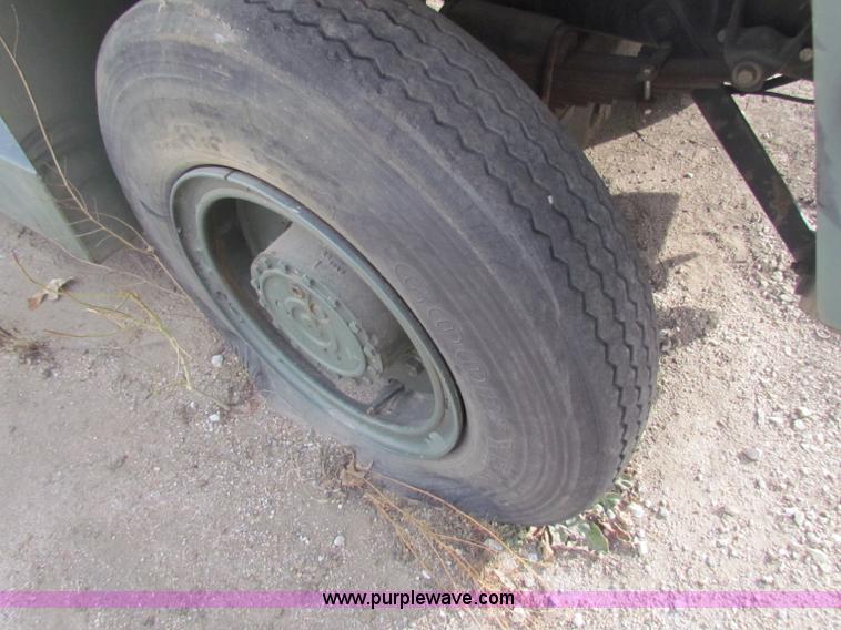 image for item B7058 1989 PSI MB4 tow tractor