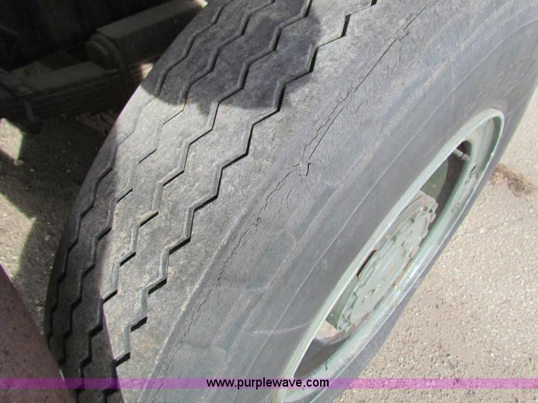 image for item B7058 1989 PSI MB4 tow tractor