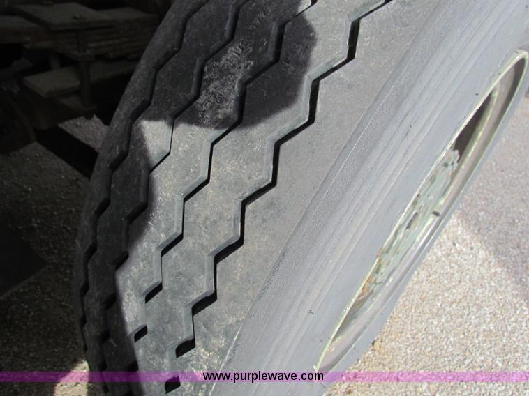 image for item B7058 1989 PSI MB4 tow tractor