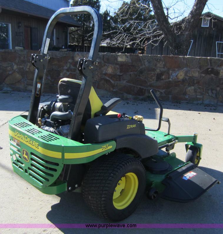 image for item B9071 2007 John Deere 757 lawn mower