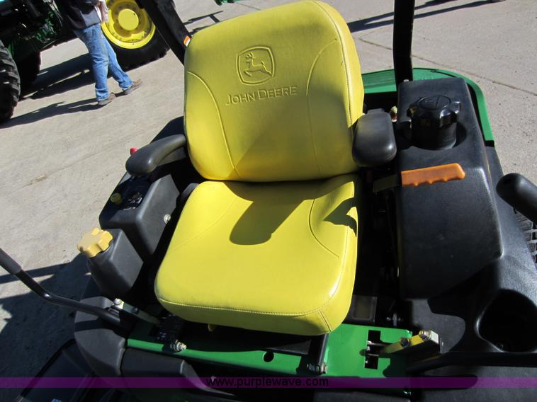 image for item B9071 2007 John Deere 757 lawn mower