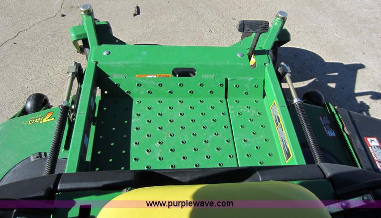 image for item B9071 2007 John Deere 757 lawn mower