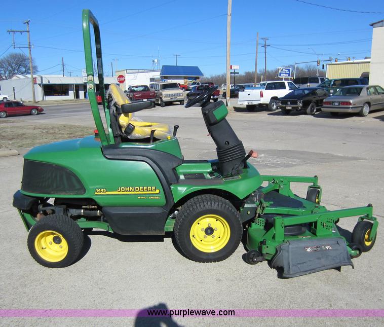 image for item B9072 John Deere 1445 lawn mower