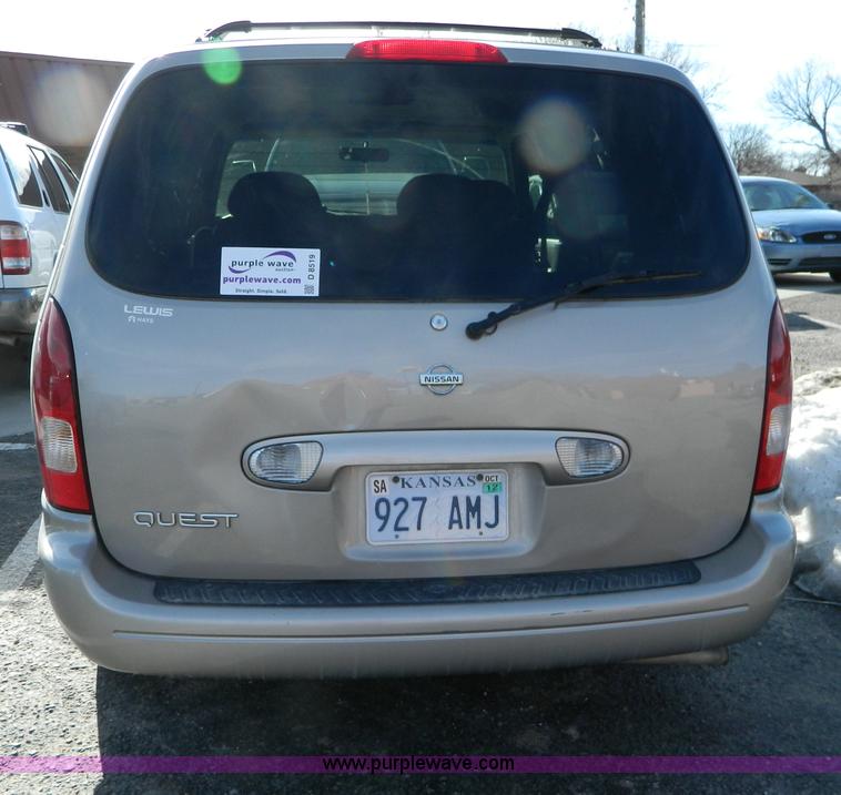 image for item D8519 2001 Nissan Quest GXE mini van