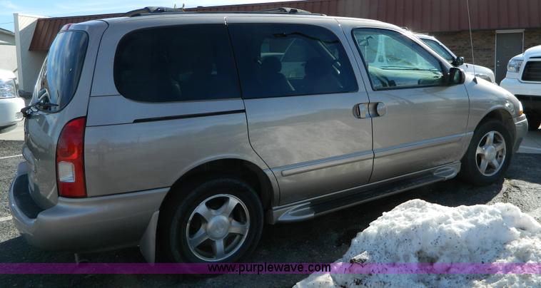 image for item D8519 2001 Nissan Quest GXE mini van
