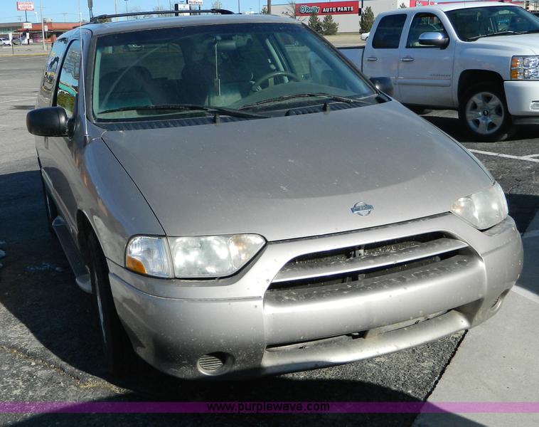 image for item D8519 2001 Nissan Quest GXE mini van