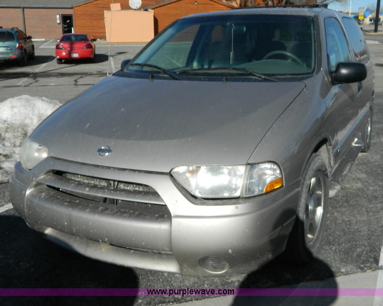 image for item D8519 2001 Nissan Quest GXE mini van