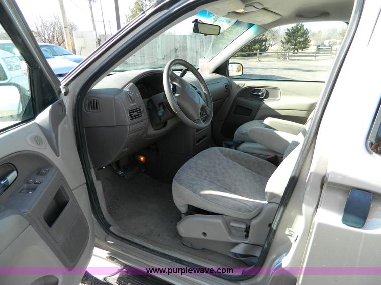 image for item D8519 2001 Nissan Quest GXE mini van
