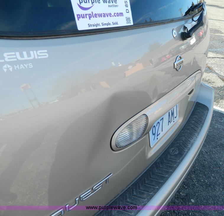 image for item D8519 2001 Nissan Quest GXE mini van