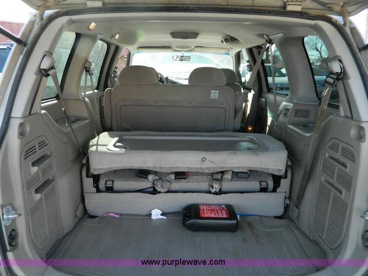 image for item D8519 2001 Nissan Quest GXE mini van