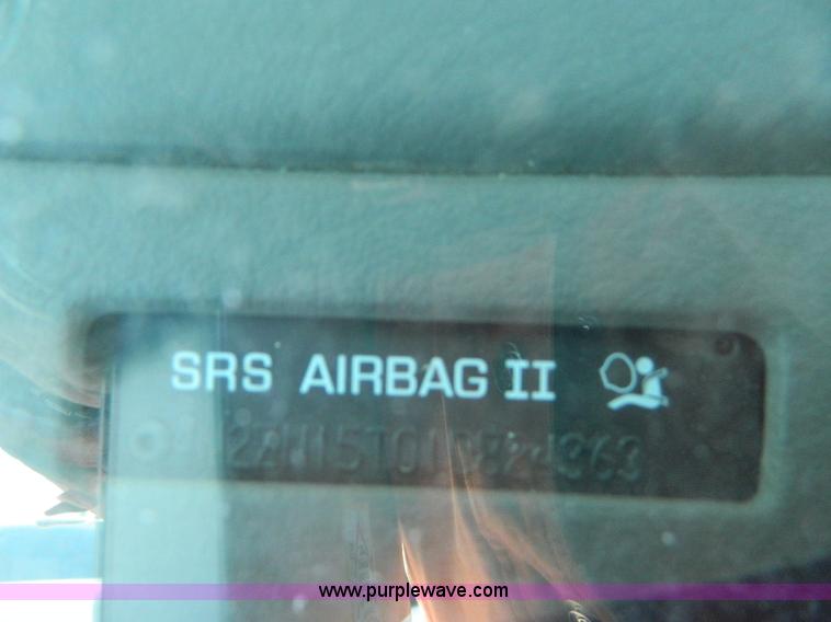 image for item D8519 2001 Nissan Quest GXE mini van