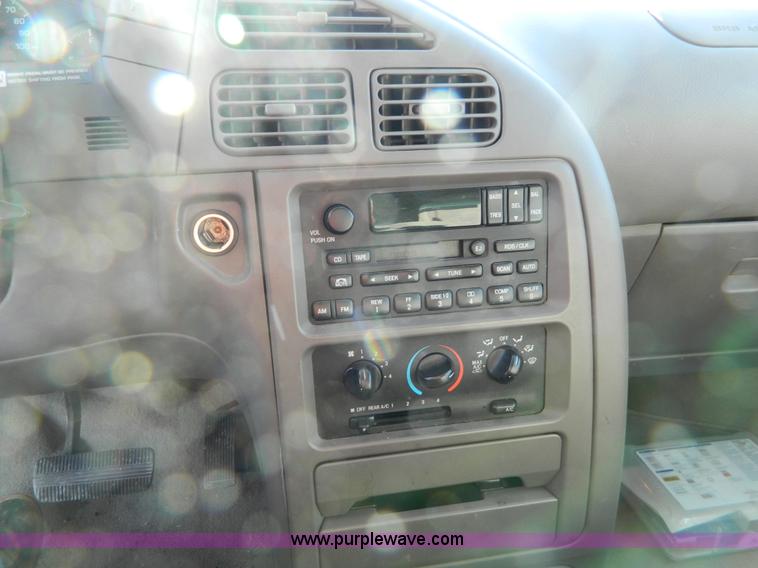 image for item D8519 2001 Nissan Quest GXE mini van