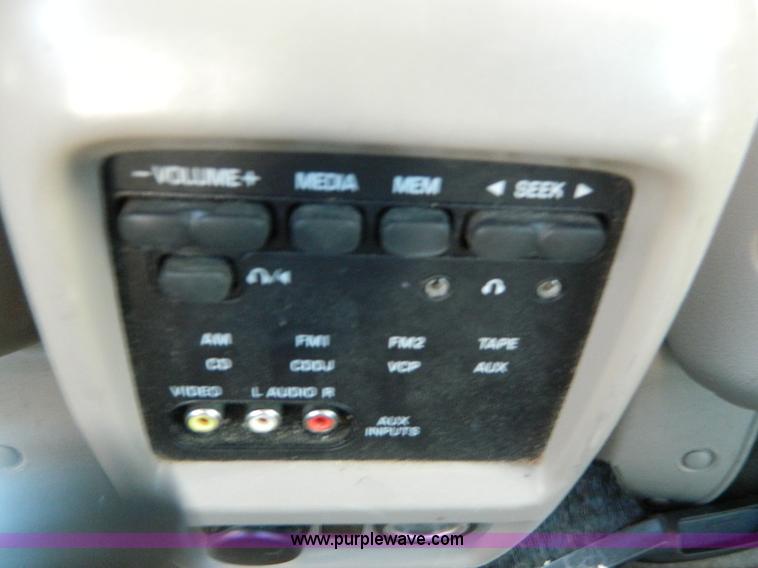 image for item D8519 2001 Nissan Quest GXE mini van