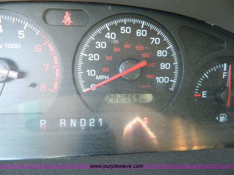 image for item D8519 2001 Nissan Quest GXE mini van