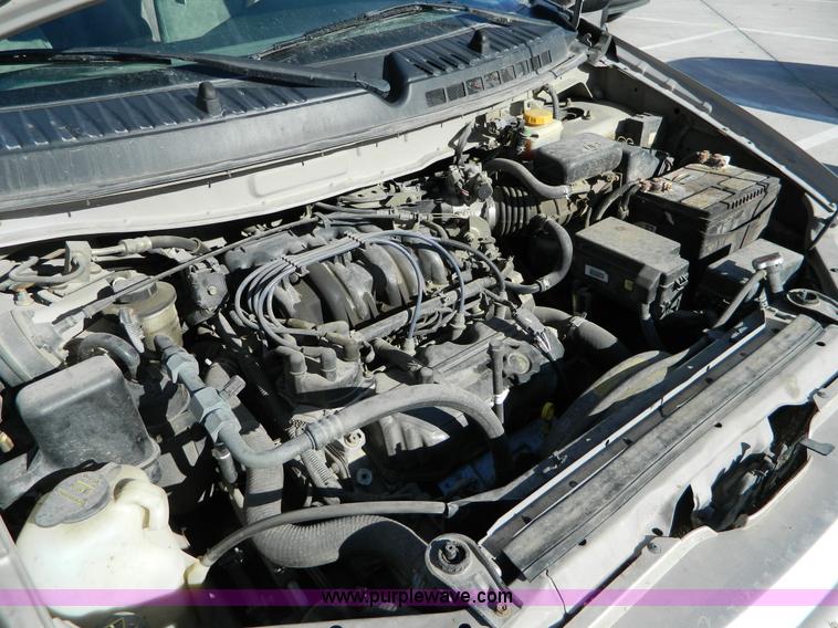 image for item D8519 2001 Nissan Quest GXE mini van