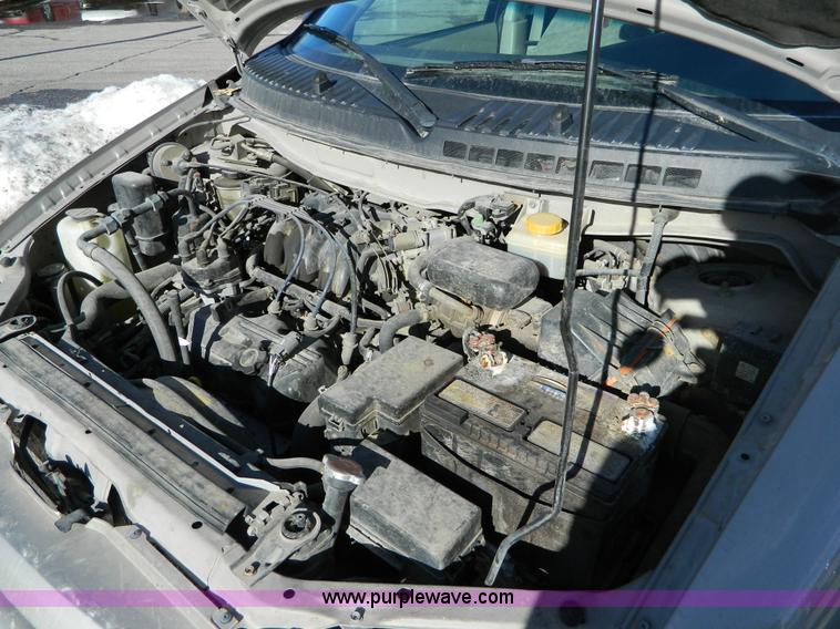 image for item D8519 2001 Nissan Quest GXE mini van