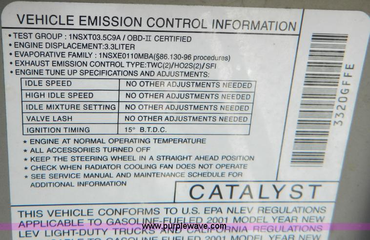 image for item D8519 2001 Nissan Quest GXE mini van