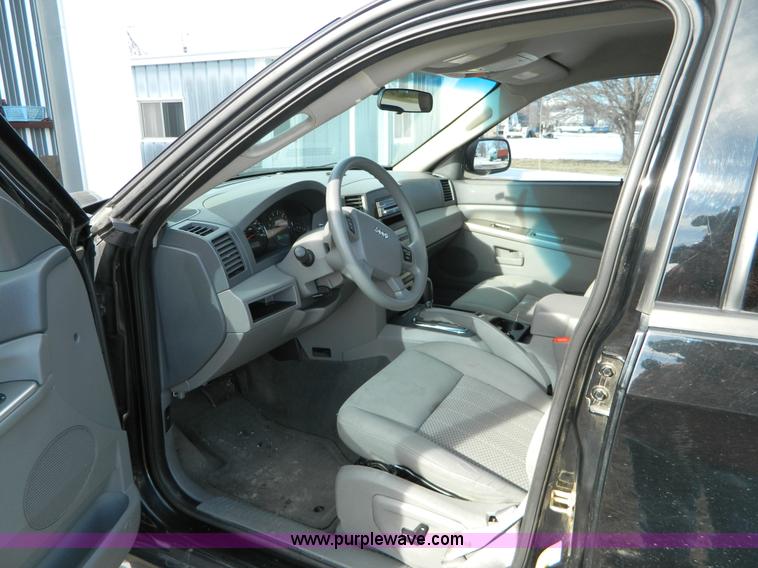 image for item D8684 2006 Jeep Grand Cherokee Laredo SUV