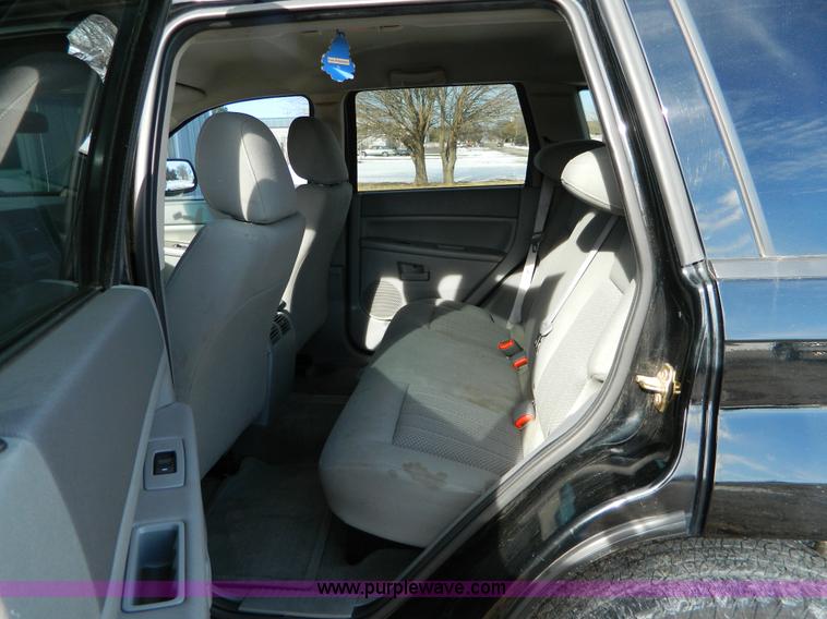 image for item D8684 2006 Jeep Grand Cherokee Laredo SUV