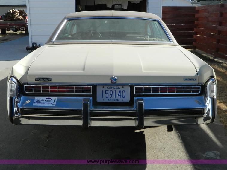image for item D8713 1976 Buick Limited 225