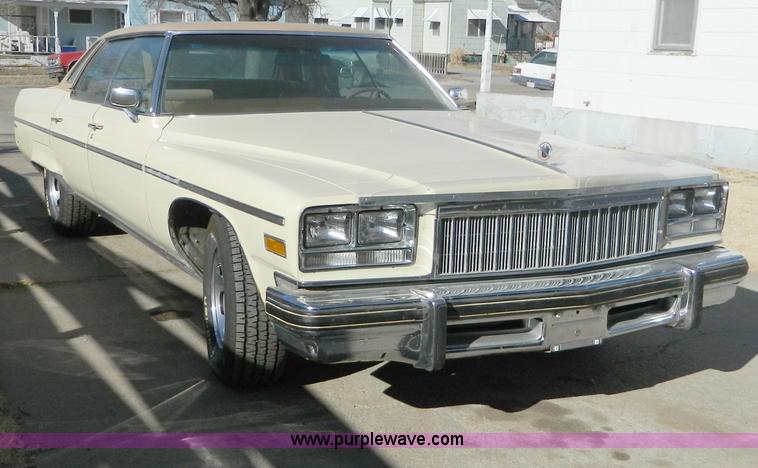 image for item D8713 1976 Buick Limited 225