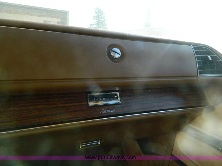 image for item D8713 1976 Buick Limited 225