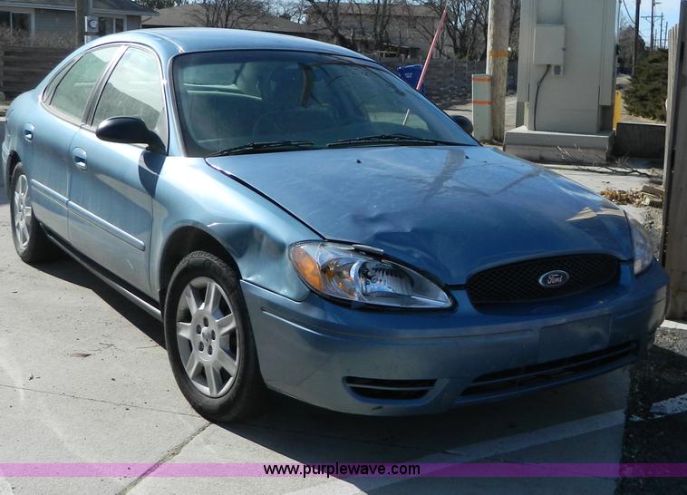 image for item D8727 2007 Ford Taurus SE