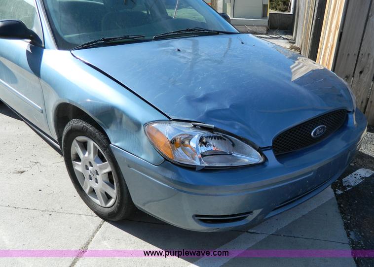 image for item D8727 2007 Ford Taurus SE