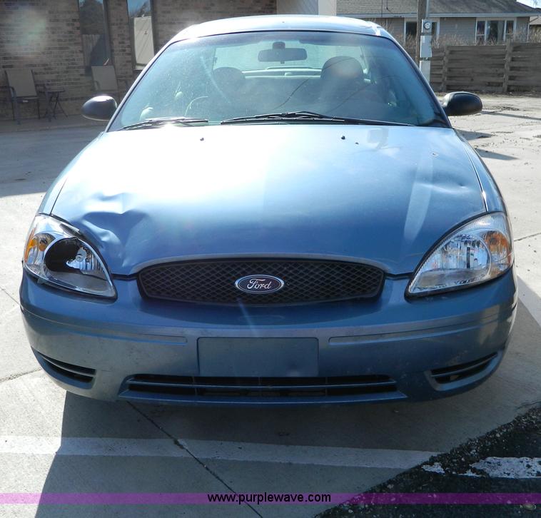 image for item D8727 2007 Ford Taurus SE