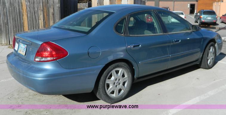 image for item D8727 2007 Ford Taurus SE