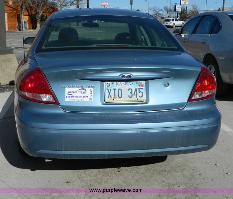 image for item D8727 2007 Ford Taurus SE