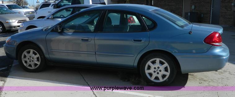 image for item D8727 2007 Ford Taurus SE