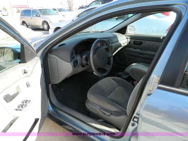 image for item D8727 2007 Ford Taurus SE