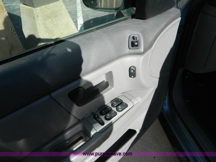 image for item D8727 2007 Ford Taurus SE