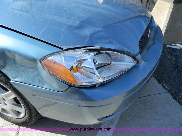 image for item D8727 2007 Ford Taurus SE