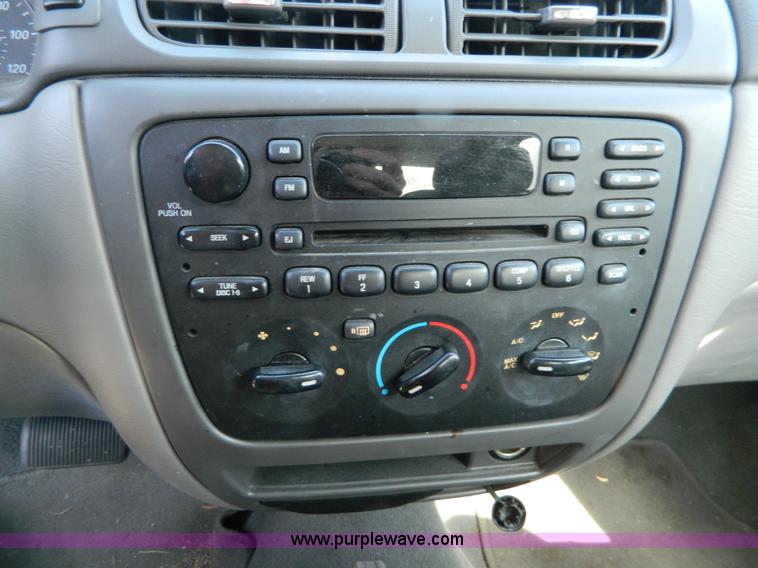 image for item D8727 2007 Ford Taurus SE