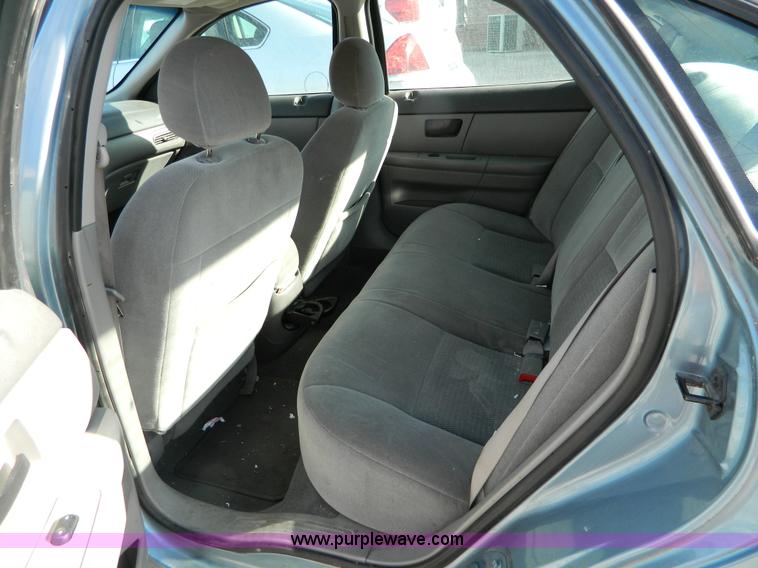 image for item D8727 2007 Ford Taurus SE