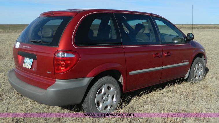 image for item D8740 2001 Dodge Caravan SE mini van