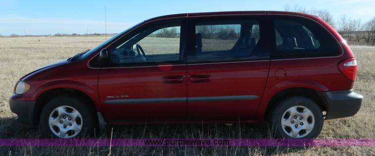image for item D8740 2001 Dodge Caravan SE mini van