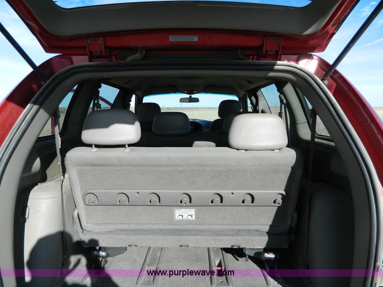 image for item D8740 2001 Dodge Caravan SE mini van